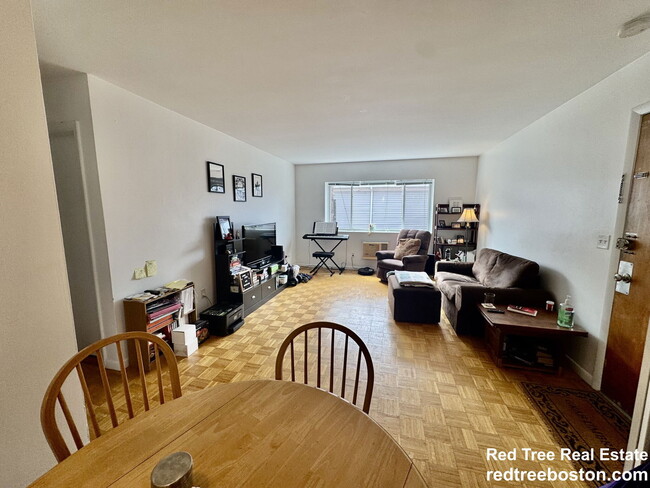 Building Photo - 2 Larose Pl