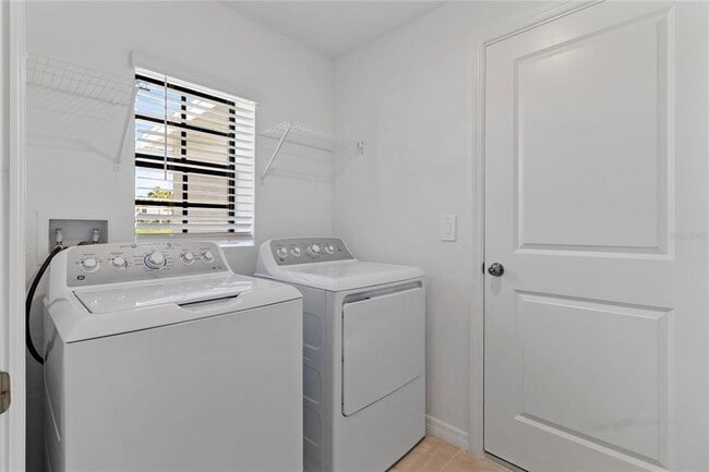 Building Photo - 9136 Tequila Sunrise Dr