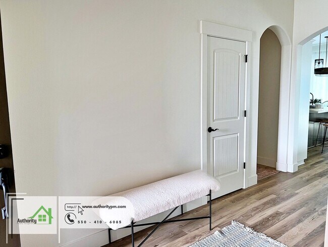 Building Photo - 4624 Pleasant Hills Dr