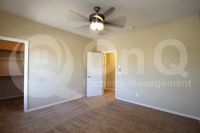 Building Photo - 28978 N 70th Dr