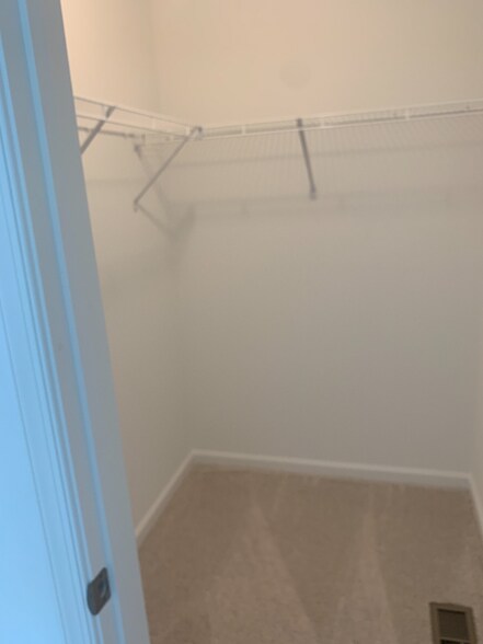 Building Photo - 18 Balsam Ct