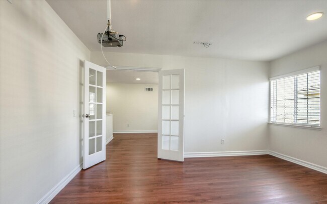 Junior Suite + Loft w/Private Bathroom 4 - 2835 Maricopa St