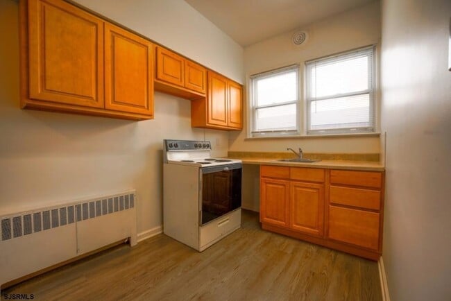 Building Photo - 16 N Sacramento Ave