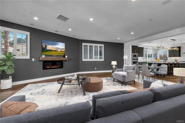 Building Photo - 5828 S Sparrow Ct