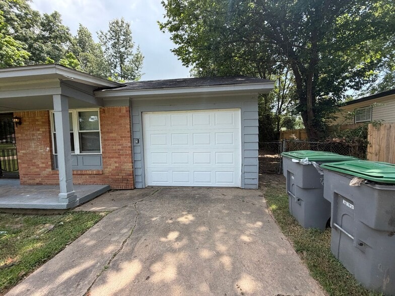 Building Photo - 1507 Mary Jane Ave