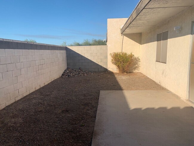 Building Photo - 953 W Cortez Ln