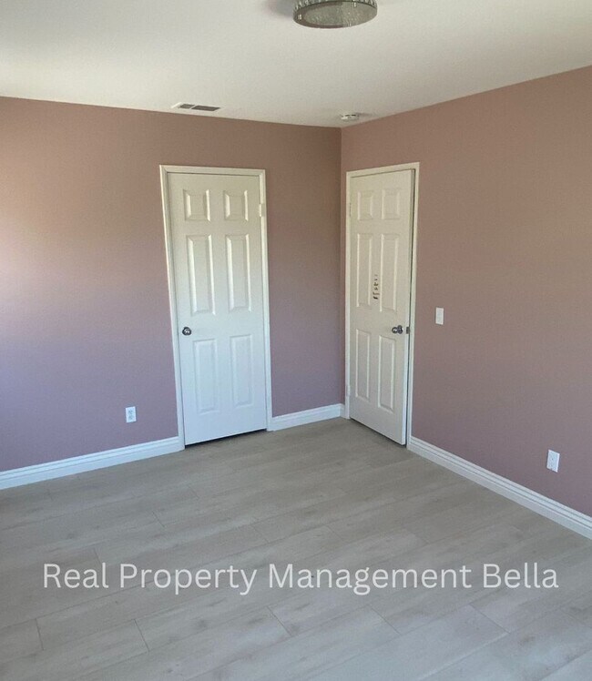 Building Photo - 25249 Silverwood Ln