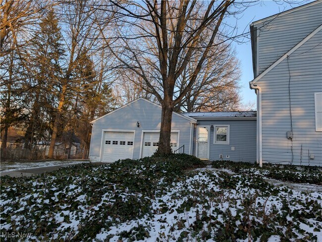 Building Photo - 703 Avondale St