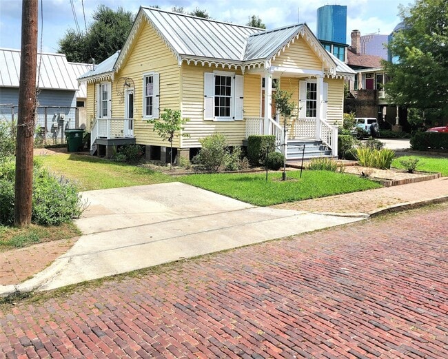 Building Photo - 716 Sabine St