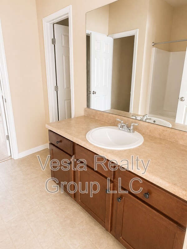 Building Photo - 1055 City Park Dr
