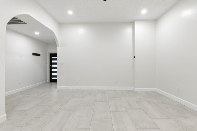 Building Photo - 9403 Spaulding St