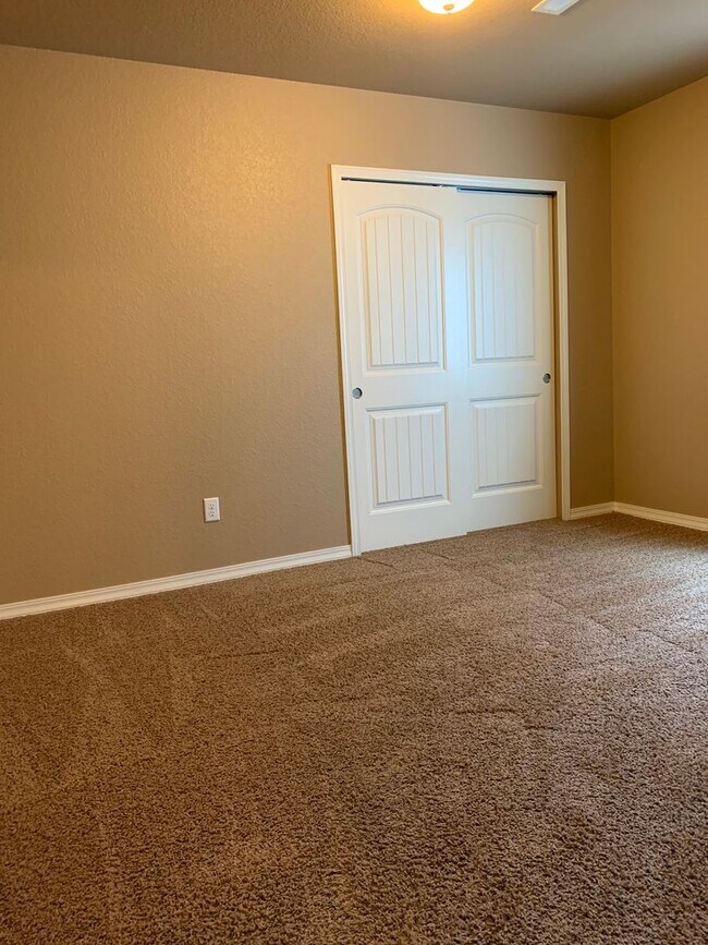 Building Photo - 1004 Diamond Rim Dr