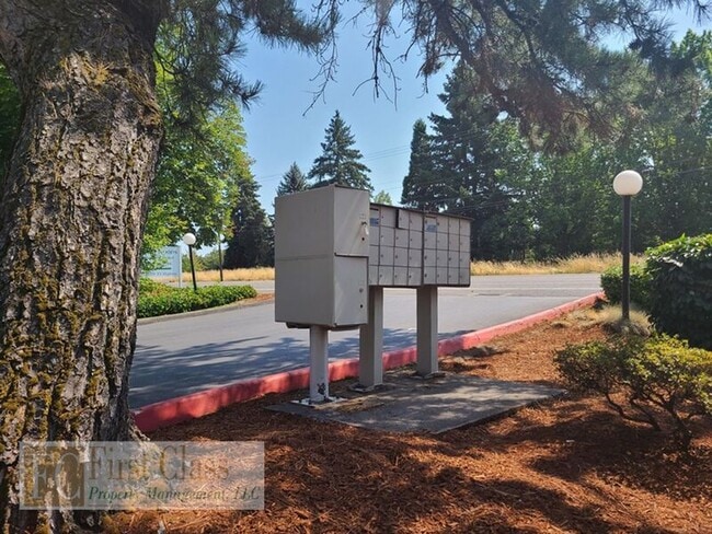 Building Photo - 20125 SW Tualatin Valley Hwy