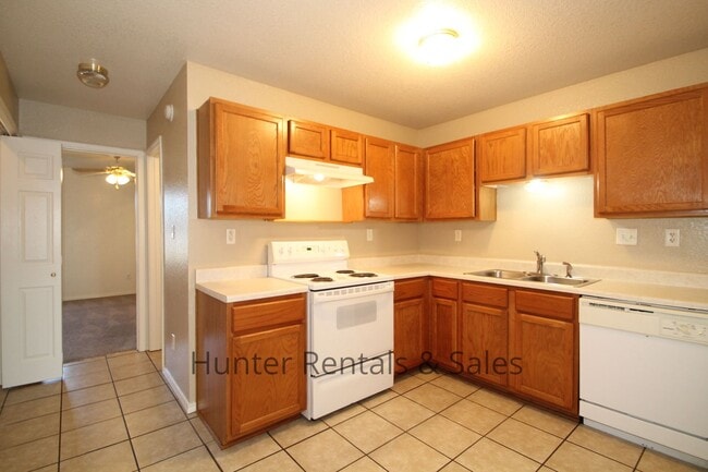 Building Photo - 2809 Leroy Cir