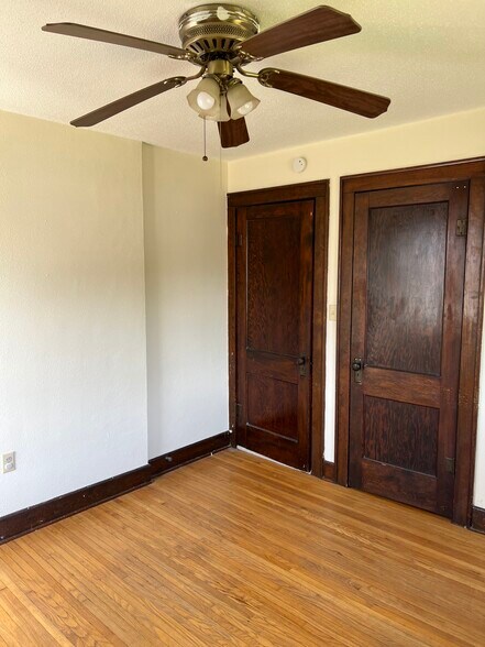 Building Photo - 524 Avenue D