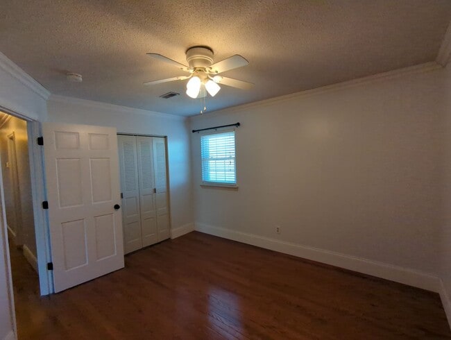 Building Photo - 513 Woodcroft Dr