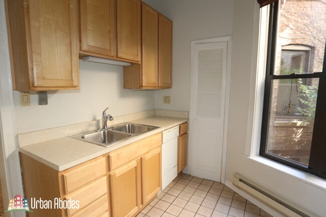 Building Photo - 1220 N Dearborn St