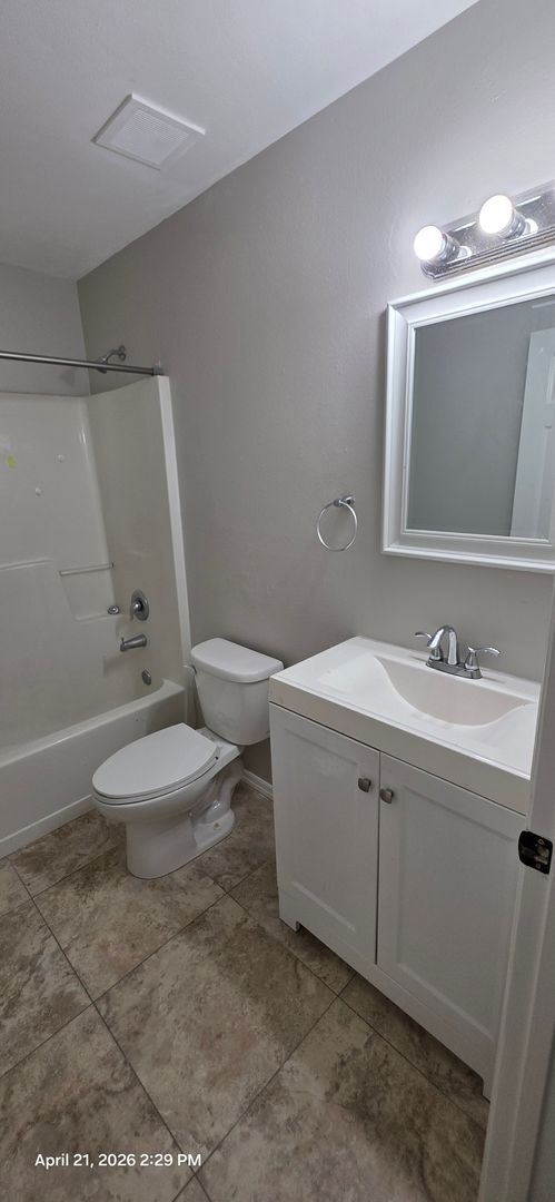 Building Photo - Charming 3BR/2BA Bradenton Home with Extra Storage & Parking