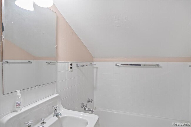 Building Photo - 144 Woodward Ave