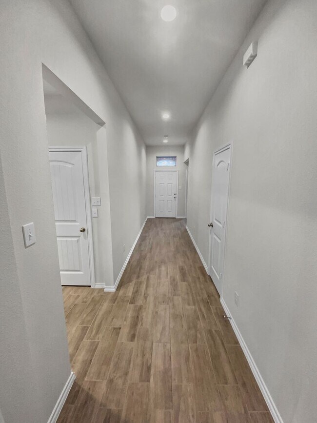Building Photo - Stylish New Build with Luxury Finishes – M...