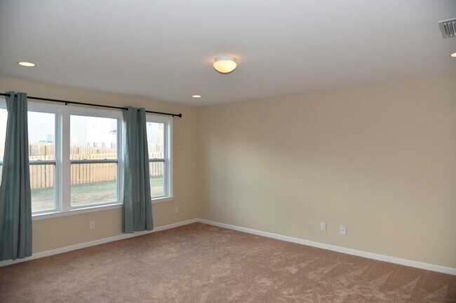 Building Photo - Beautiful home in Charlotte!