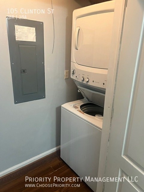 Building Photo - 105 Clinton St