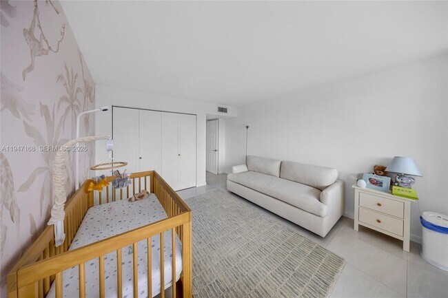 Building Photo - 600 Parkview Dr