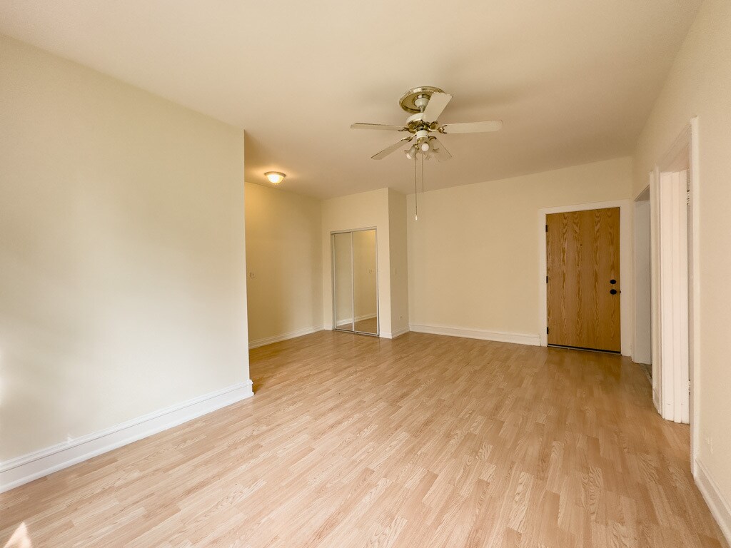 Building Photo - 4854 N Damen Ave