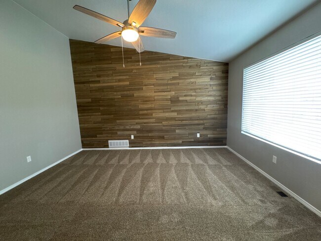 Building Photo - Beautiful stucco 4 bed rancher on premium ...