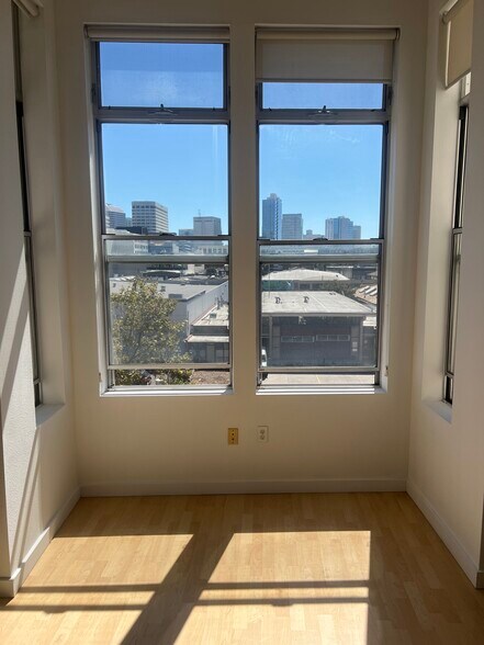 Building Photo - 425 28th St