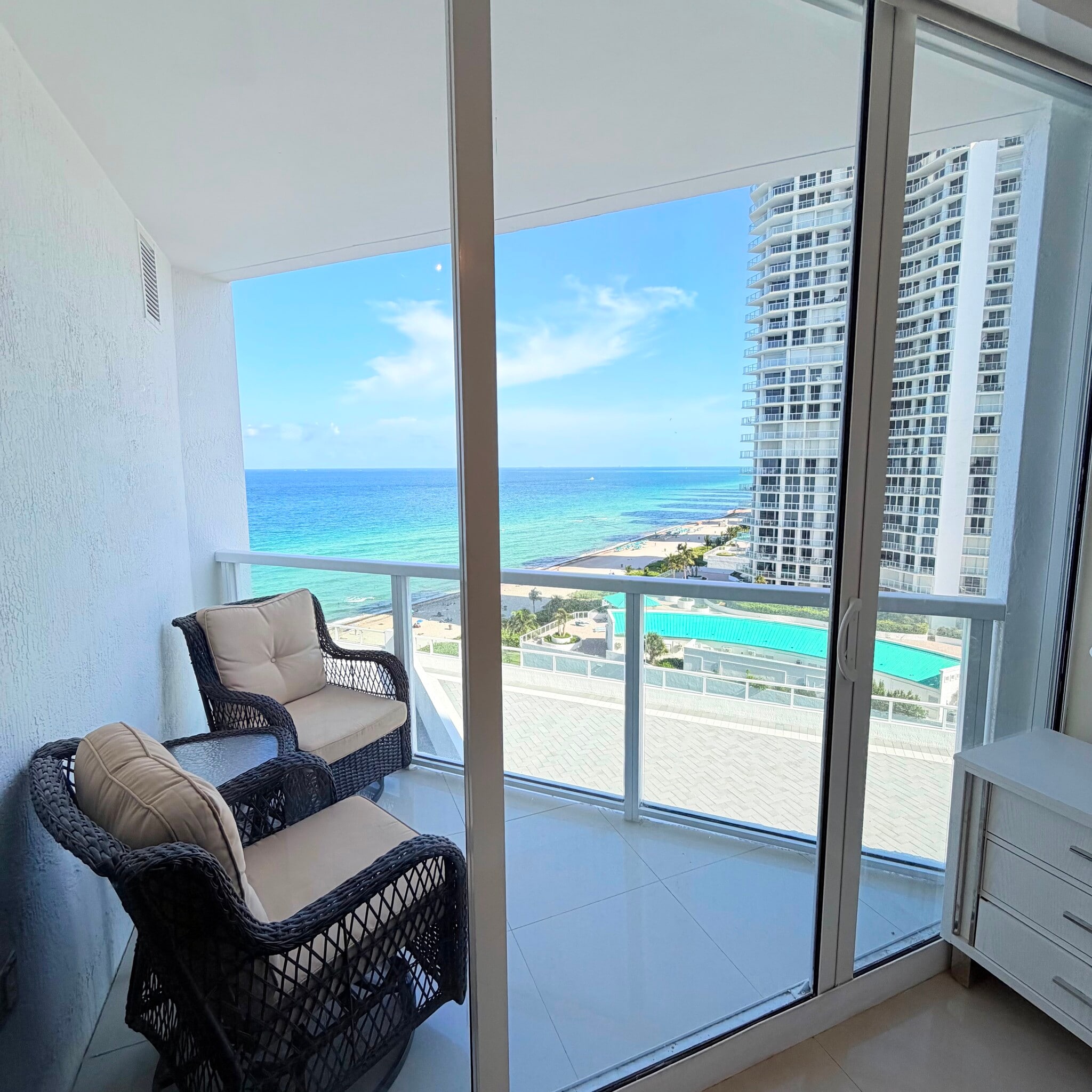 Building Photo - 16699 Collins Ave