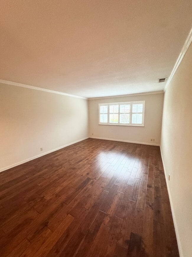 Building Photo - THREE BEDROOM TWO BATH HOME NEAR MANLOVE PARK SEE VIDEO