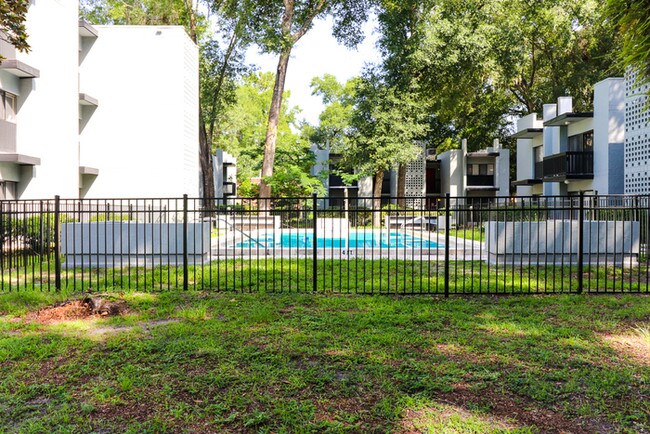 Building Photo - Adorable 2/2 in Concordia