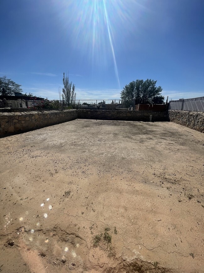 Building Photo - 204 Prado Rd