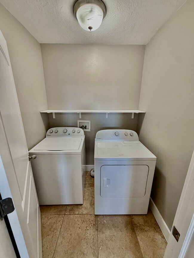 Building Photo - Lehi 3 Bedroom Town Home Pets OK