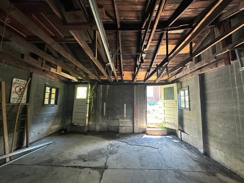 Building Photo - 4167 Botanical Ave