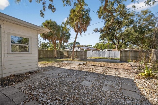 Building Photo - 773 W Harbor Dr S