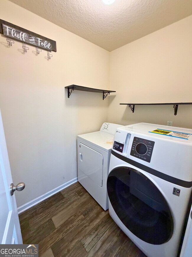 Building Photo - 215 Brooklet Cir