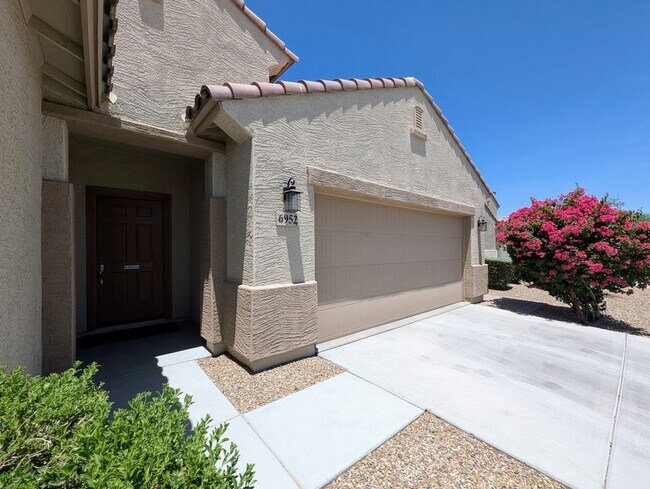 Building Photo - 6952 W Golden Ln