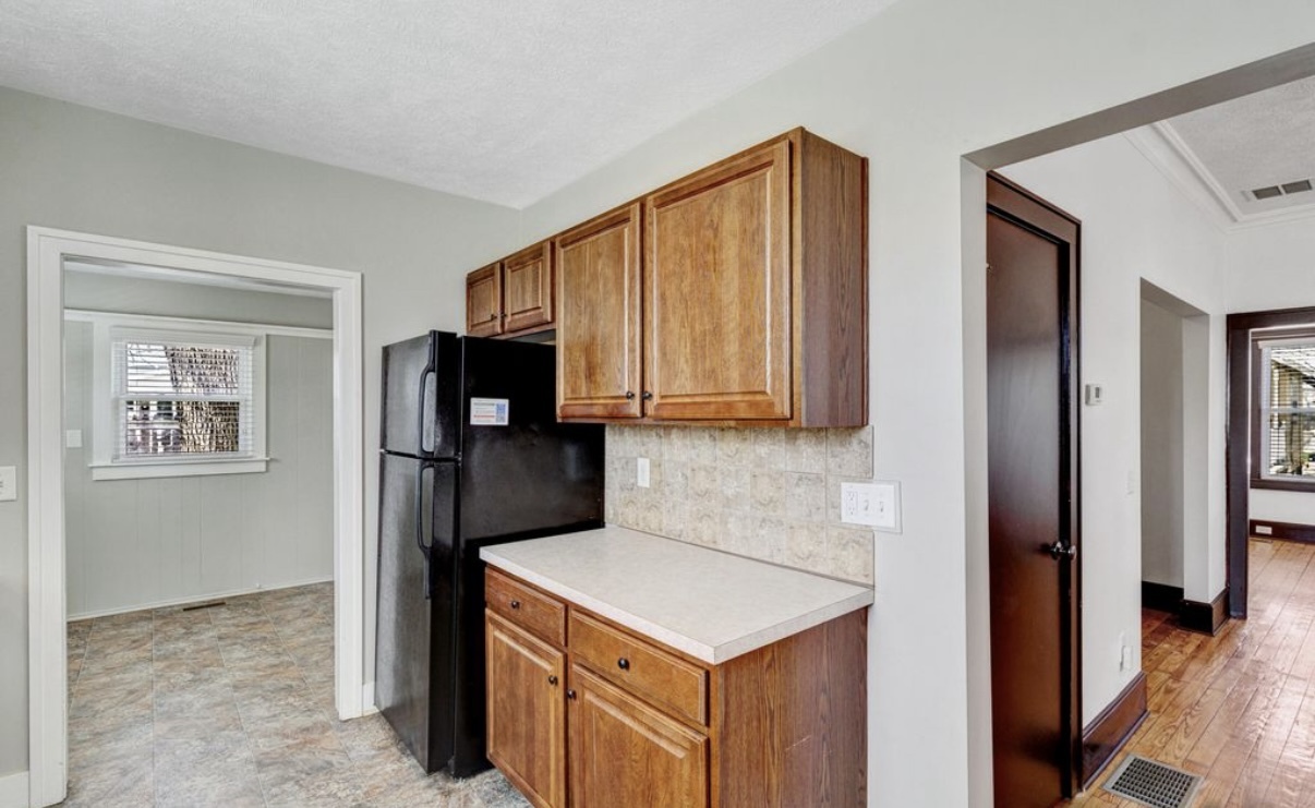 Building Photo - 904 Zeeland Ct NE