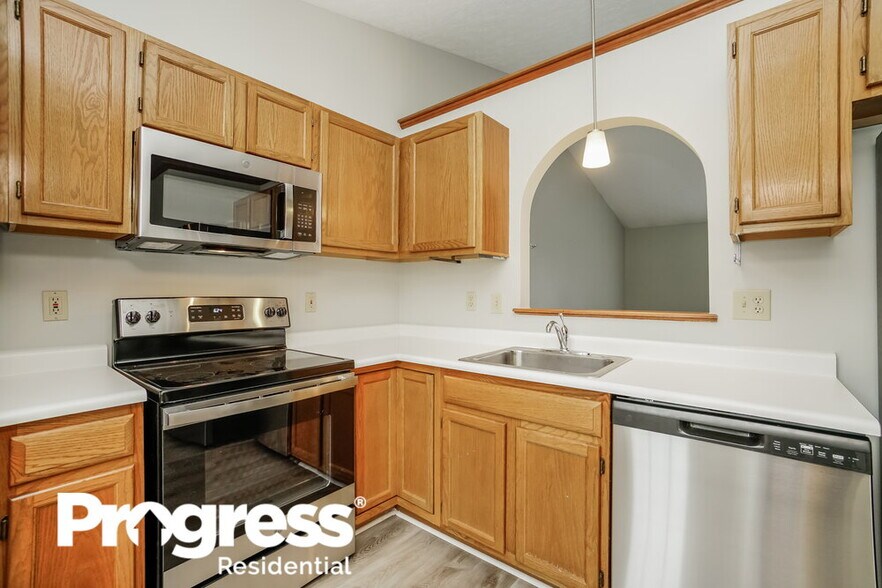 Building Photo - 2016 Big Tree Dr