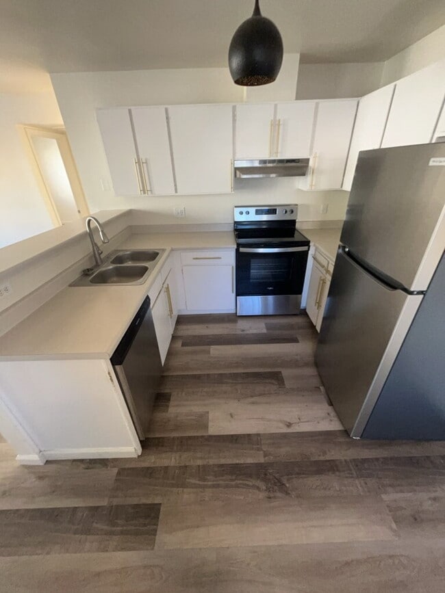 Building Photo - 2-Bedroom Multiplex with Cozy Fireplace on Aarondavid Drive!"