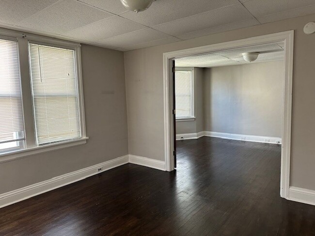 Building Photo - 1st Floor 1 Bedroom 1 Bathroom Apartment F...