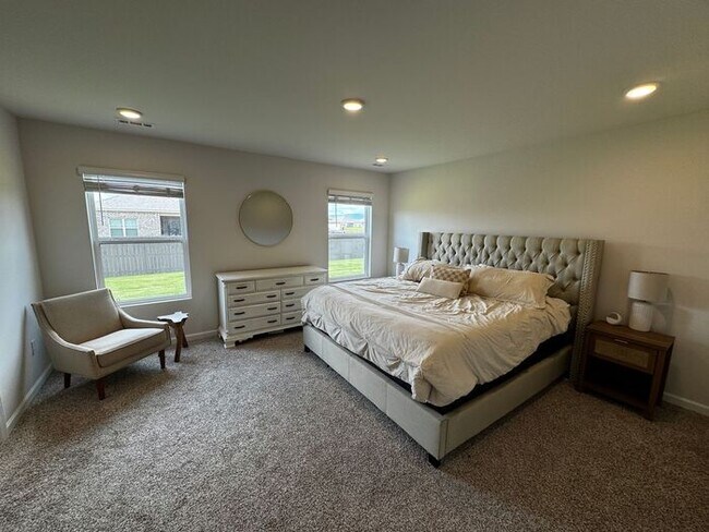 Building Photo - Beautiful 5 bedroom home available for rent