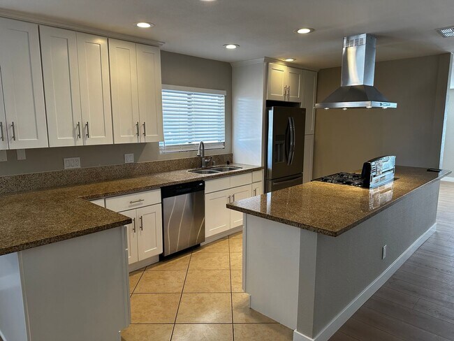 Building Photo - Freshly Updated 3bd/2ba home for rent!