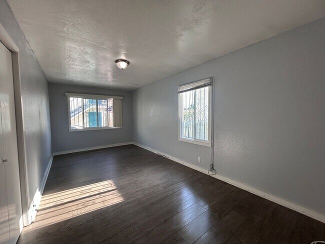Building Photo - 1434 W 145th St