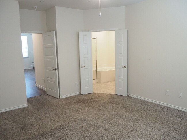 Building Photo - 4 Bed 3.5 Bath in Windhaven Crossing