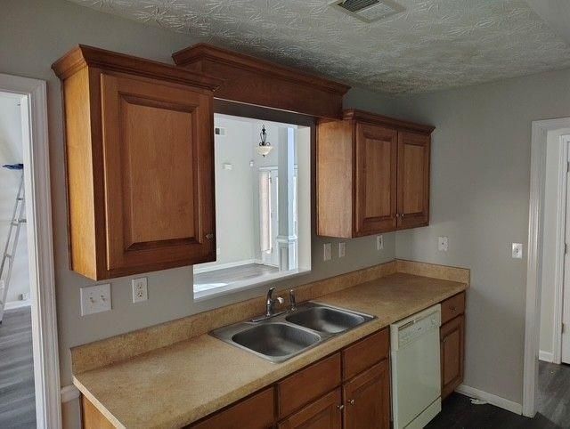 Building Photo - 85 Hollow Ct