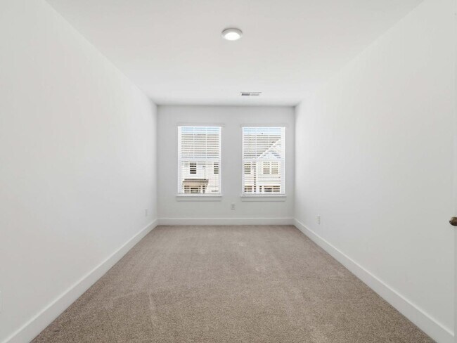 Building Photo - 105 Cobden Ct