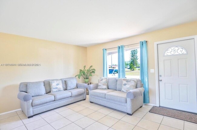 Building Photo - 250 SW Homeland Rd